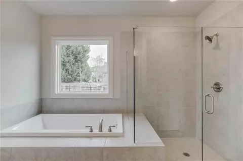 Bath - 2485 W Liddell Rd, Duluth, GA 30096 photo 4 of 6