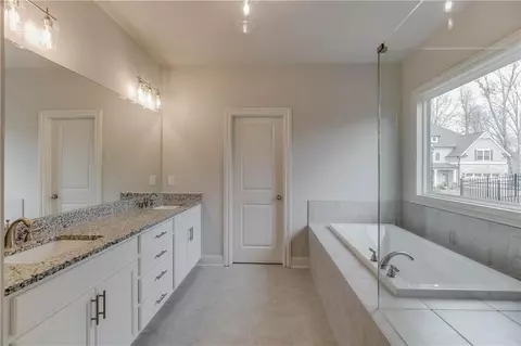 Bath - 2485 W Liddell Rd, Duluth, GA 30096 photo 3 of 6