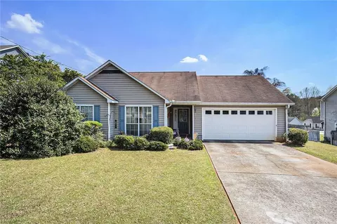 6206 Pembroke Dr, Rex, GA 30273