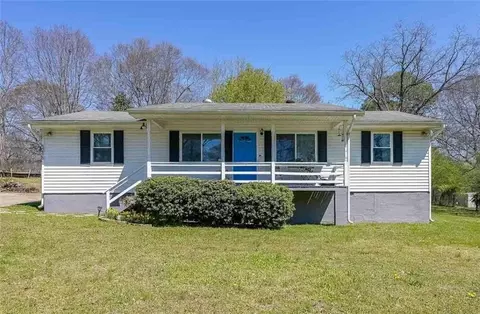 5216 Chattahoochee St, Flowery Branch, GA 30542