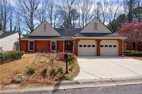 6214 Meadow Run Ct, Peachtree Corners, GA 30092