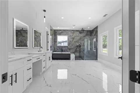 Bath - 1530 Franklin Cir, Dacula, GA 30019 photo 3 of 17