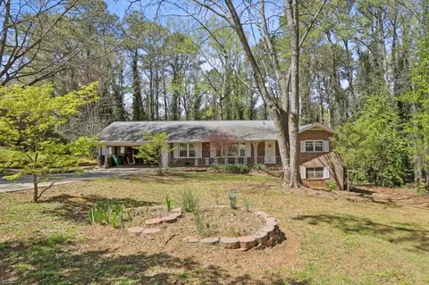2576 Lucky Valley Dr, Tucker, GA 30084
