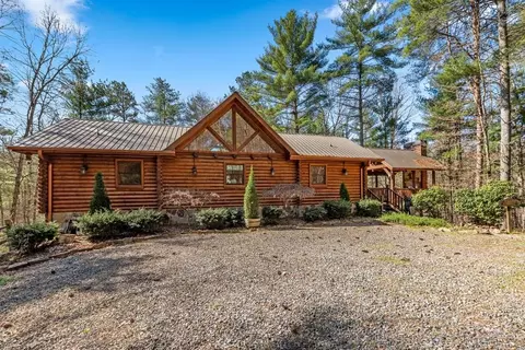 129 Navajo Trl, Mineral Bluff, GA 30559