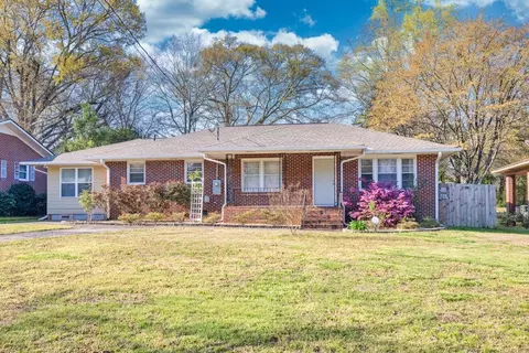 116 Lake Forest Dr, Elberton, GA 30635