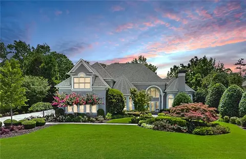 8305 Sentinae Chase Dr, Roswell, GA 30076