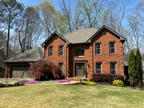 1581 Sandpoint Dr, Roswell, GA 30075
