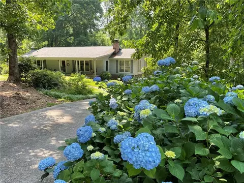 4347 Woodhaven Ln, Oakwood, GA 30566