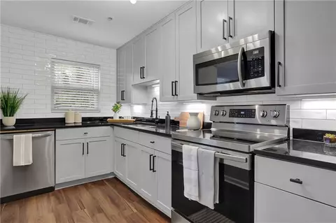 135 N River Dr UNIT H, Atlanta, GA 30350