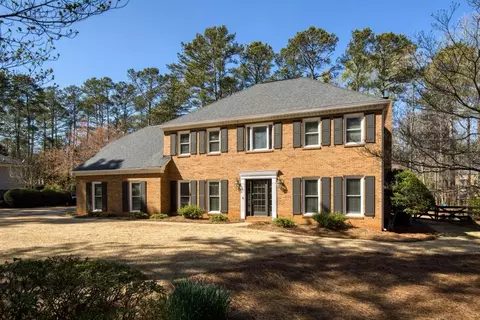 140 Saddlebrook Ct, Roswell, GA 30075