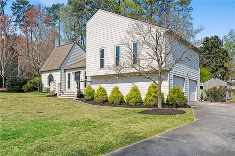 5229 Meadowdale Ct, Peachtree Corners, GA 30092