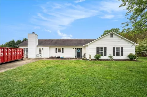3790 Kingfisher Ct, Loganville, GA 30052