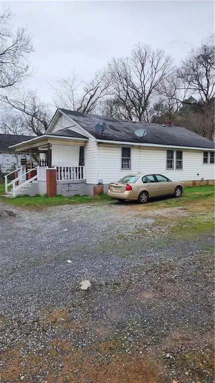 681 Park Ave SE, Lindale, GA 30147