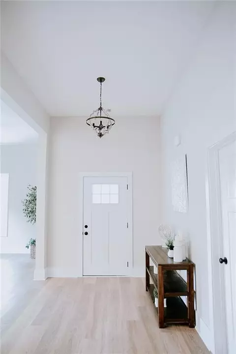 Entry Way - 185 Oak St, Commerce, GA 30529 photo 2 of 2