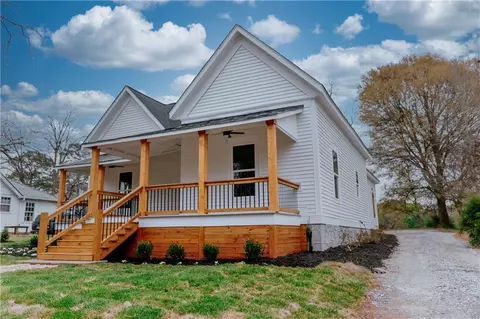 Exterior - 185 Oak St, Commerce, GA 30529 photo 4 of 11