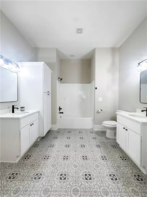 Bath - 185 Oak St, Commerce, GA 30529 photo 14 of 14