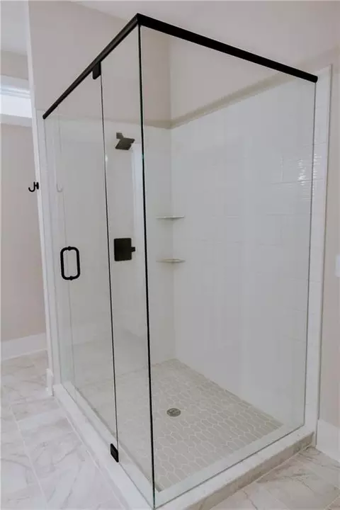 Bath - 185 Oak St, Commerce, GA 30529 photo 7 of 14