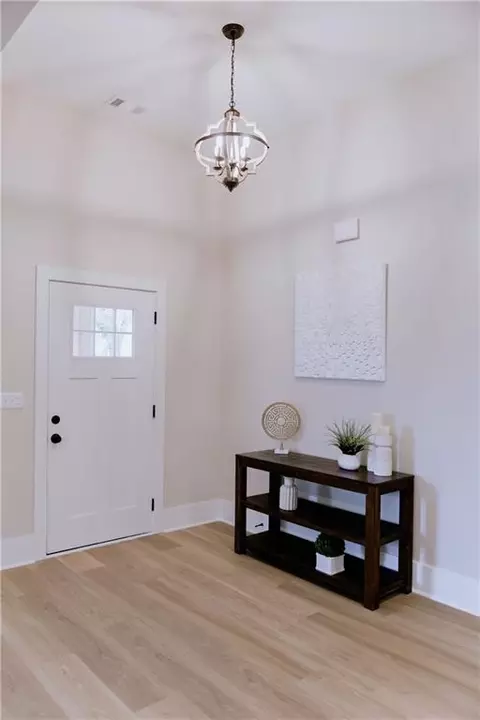 Entry Way - 185 Oak St, Commerce, GA 30529 photo 1 of 2