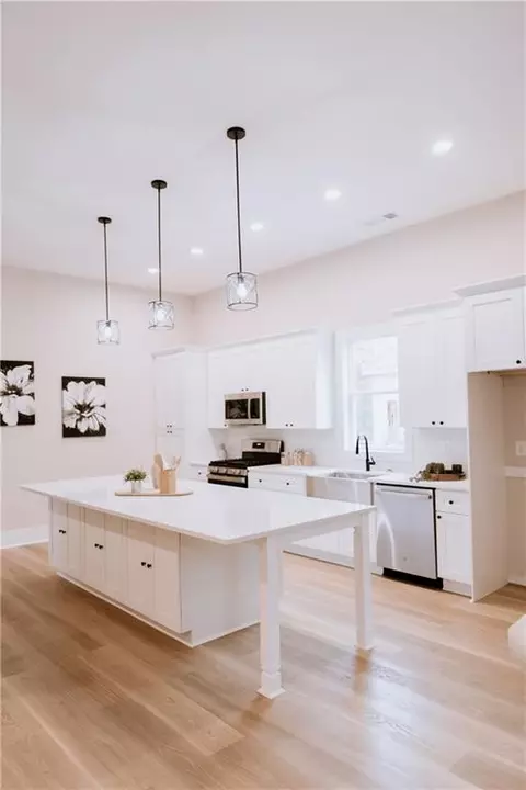 Kitchen - 185 Oak St, Commerce, GA 30529 photo 6 of 9