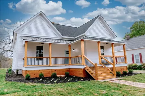 Exterior - 185 Oak St, Commerce, GA 30529 photo 6 of 11