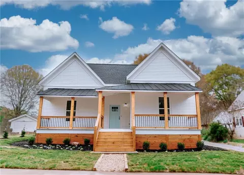 185 Oak St, Commerce, GA 30529