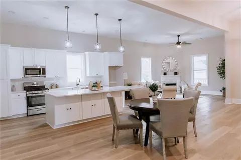 Dining - 185 Oak St, Commerce, GA 30529 photo 3 of 4