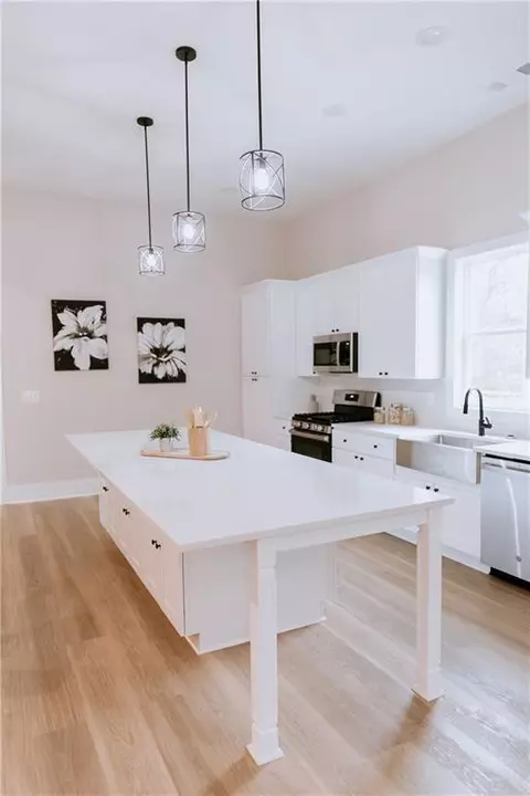 Kitchen - 185 Oak St, Commerce, GA 30529 photo 7 of 9