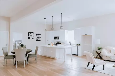 Dining - 185 Oak St, Commerce, GA 30529 photo 2 of 4
