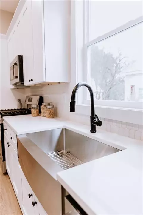 Kitchen - 185 Oak St, Commerce, GA 30529 photo 8 of 9