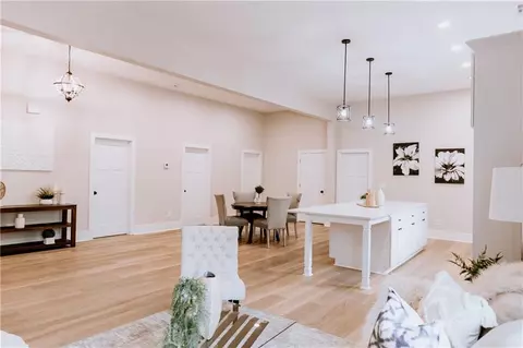 Living - 185 Oak St, Commerce, GA 30529 photo 2 of 5