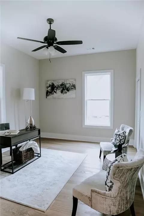 Living - 185 Oak St, Commerce, GA 30529 photo 5 of 5