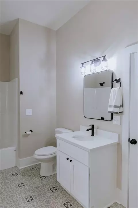 Bath - 185 Oak St, Commerce, GA 30529 photo 11 of 14