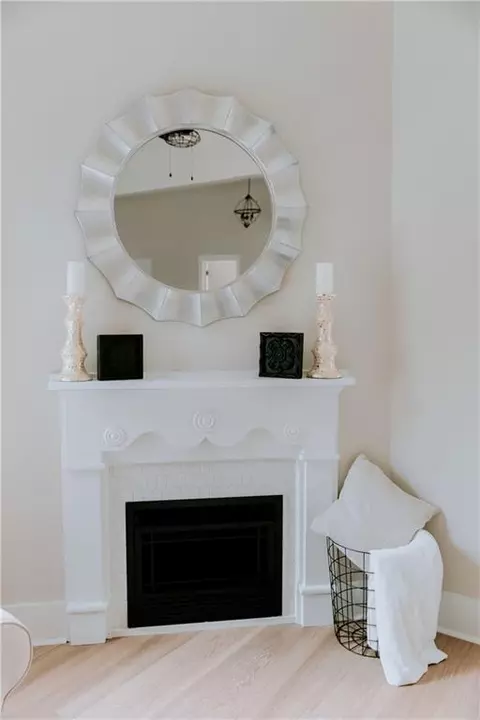 Living - 185 Oak St, Commerce, GA 30529 photo 3 of 5