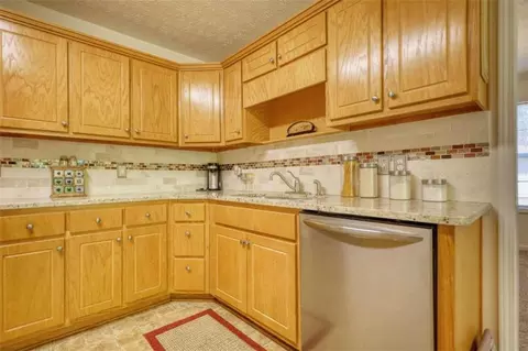Kitchen - 175 Shadowbrook Trce, Covington, GA 30016 photo 3 of 5