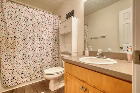 Bath - 175 Shadowbrook Trce, Covington, GA 30016 photo 4 of 5