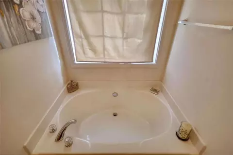 Bath - 175 Shadowbrook Trce, Covington, GA 30016 photo 2 of 5