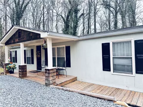 6121 Cardinal Dr, Gainesville, GA 30506