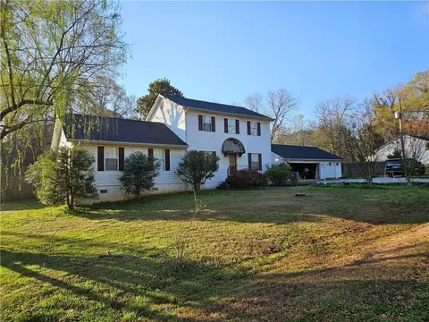 154 Saint Anthonys Dr, Winder, GA 30680
