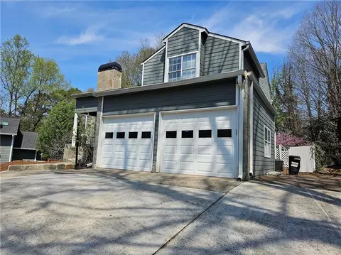 2829 Cobb Place Manor Ct, Marietta, GA 30066