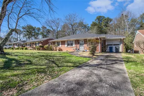 2933 Cloverhurst Dr, East Point, GA 30344