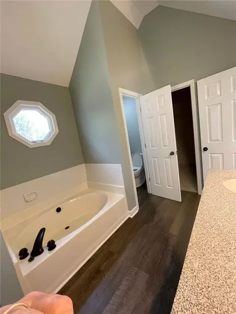 Bath - 322 Harrison Ln, Winder, GA 30680 photo 3 of 5