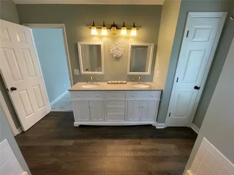 Bath - 322 Harrison Ln, Winder, GA 30680 photo 1 of 5
