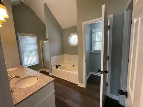 Bath - 322 Harrison Ln, Winder, GA 30680 photo 2 of 5