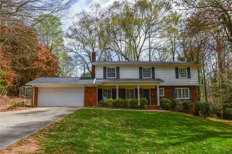 572 Robinhood Trl, Gainesville, GA 30501