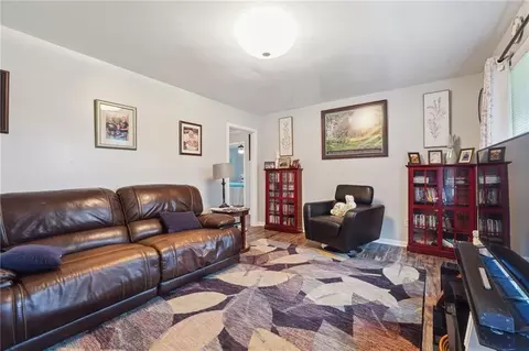 Living - 1029 Highway 36 E, Jackson, GA 30233 photo 2 of 4
