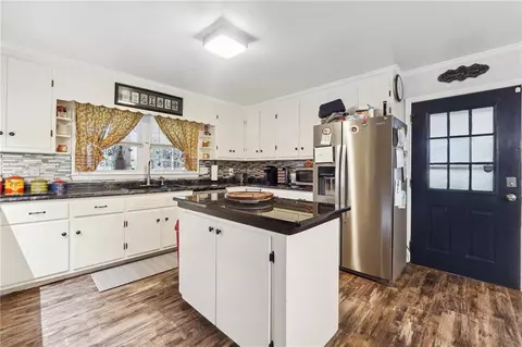 Kitchen - 1029 Highway 36 E, Jackson, GA 30233 photo 2 of 4