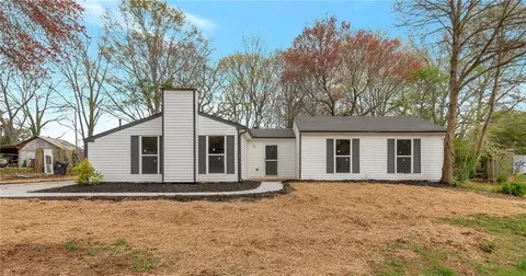 980 Hilltop Ct, Lawrenceville, GA 30045