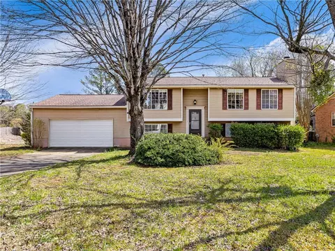 2582 Morgan Lake Dr NE, Marietta, GA 30066