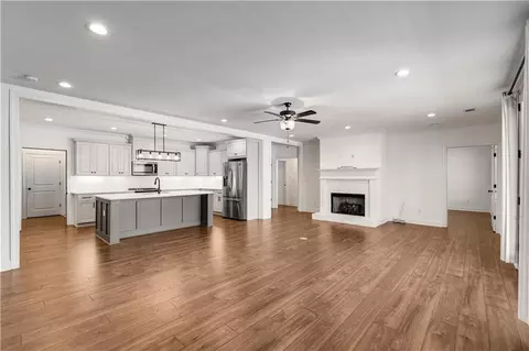 Living - 407 Lakeview Way, Lagrange, GA 30241 photo 4 of 4