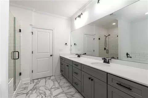 Bath - 407 Lakeview Way, Lagrange, GA 30241 photo 3 of 7